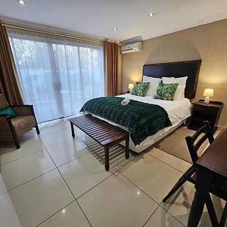 Bettie'S Luxury Lodge Kroonstad Eksteriør billede
