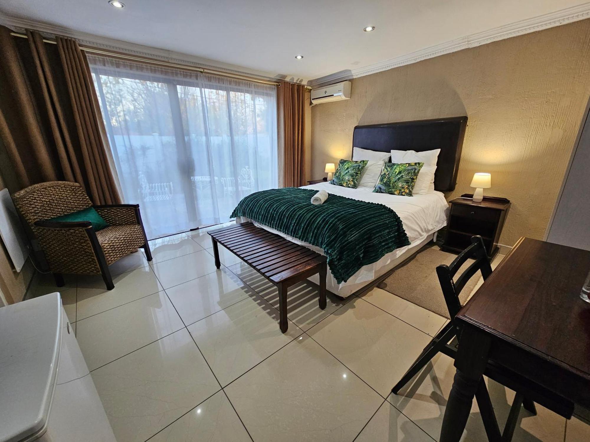 Bettie'S Luxury Lodge Kroonstad Eksteriør billede