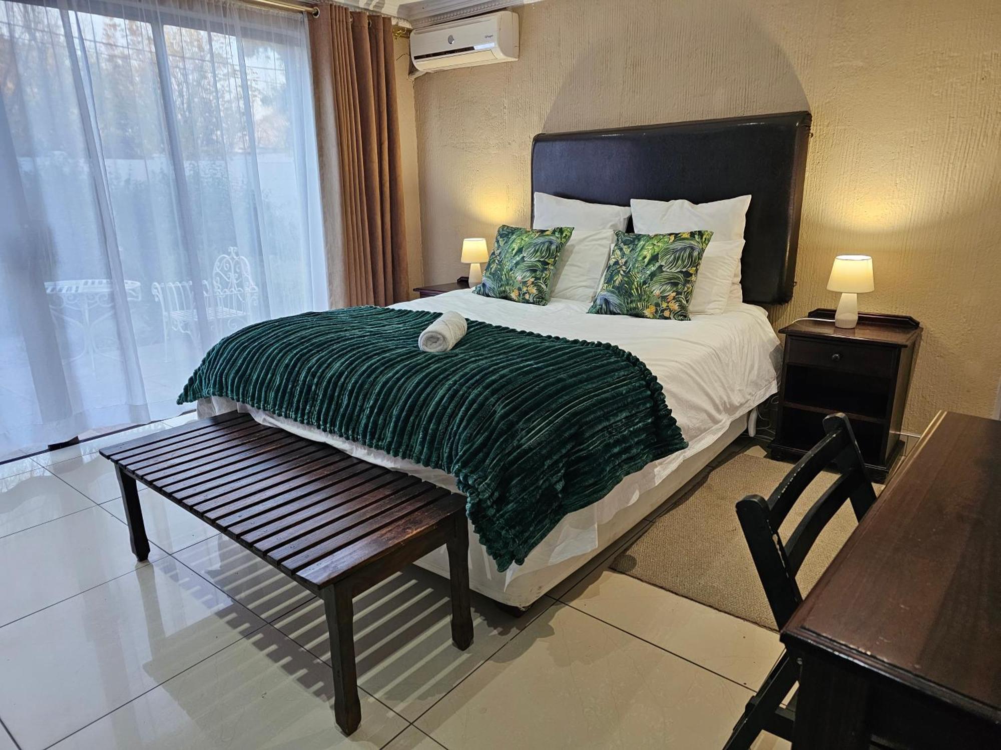 Bettie'S Luxury Lodge Kroonstad Eksteriør billede